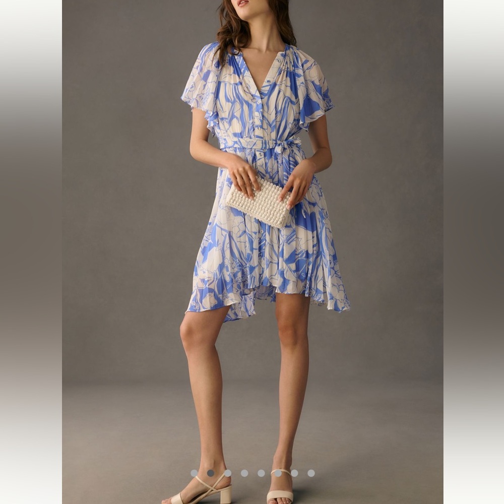 Like New! Anthropologie light blue flowy short sleeve midi pleated dress size L